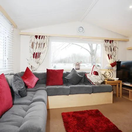 Stunning St1 Lodge At Hoburne Cotswold, Breathtaking Views Over Mallard Lake Саут-Керни Экстерьер фото