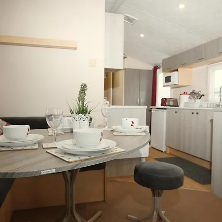 Stunning St1 Lodge At Hoburne Cotswold, Breathtaking Views Over Mallard Lake Саут-Керни Экстерьер фото