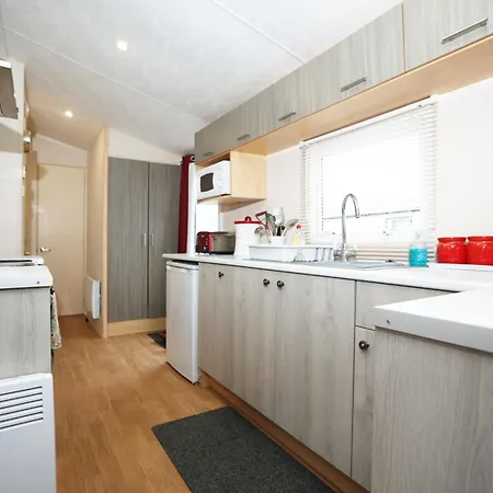 Stunning St1 Lodge At Hoburne Cotswold, Breathtaking Views Over Mallard Lake Саут-Керни Экстерьер фото