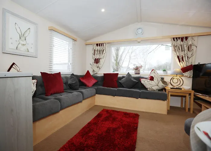 Stunning St1 Lodge At Hoburne Cotswold, Breathtaking Views Over Mallard Lake