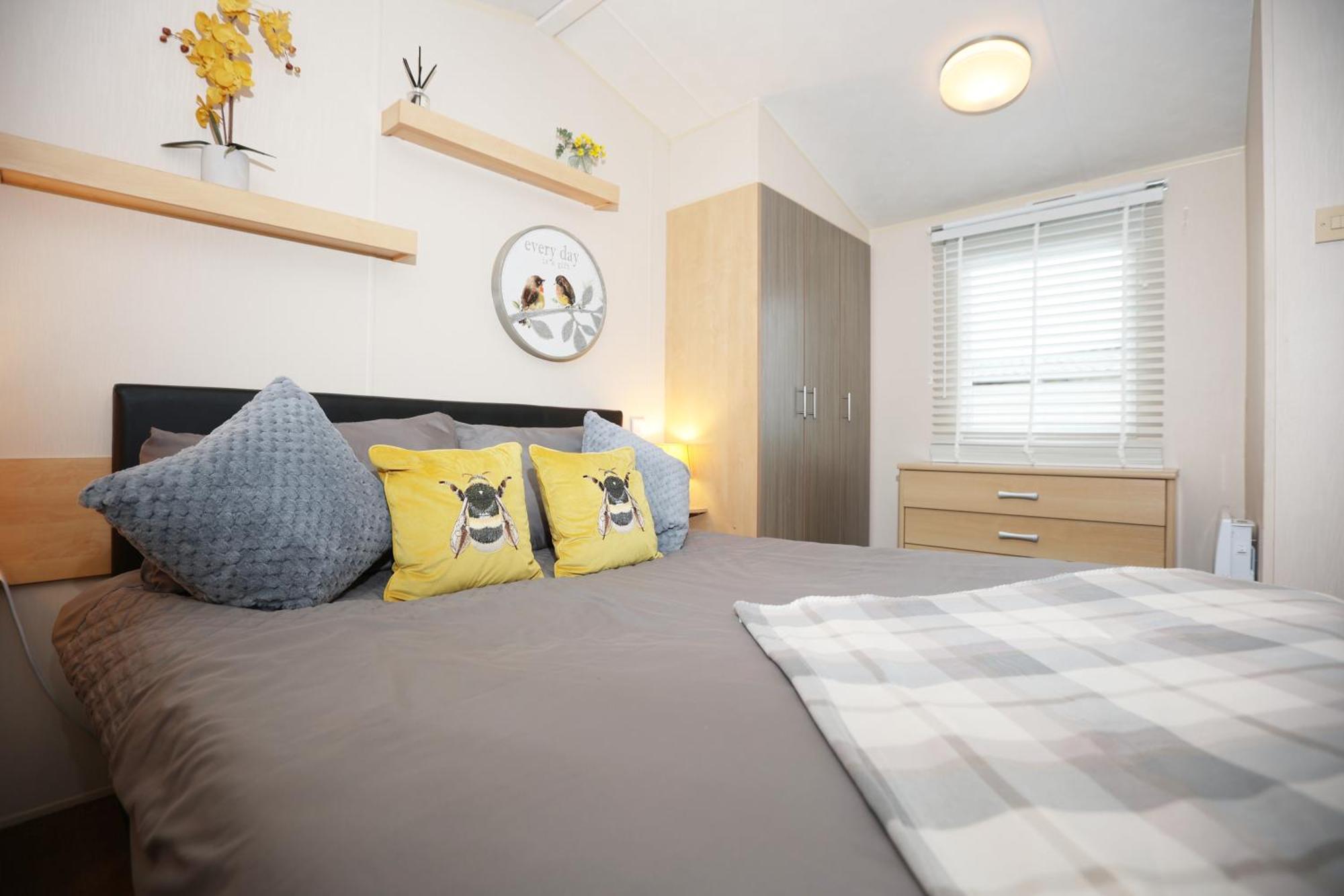 Stunning St1 At Hoburne Cotswold, Breathtaking Views Over Mallard Apartment *