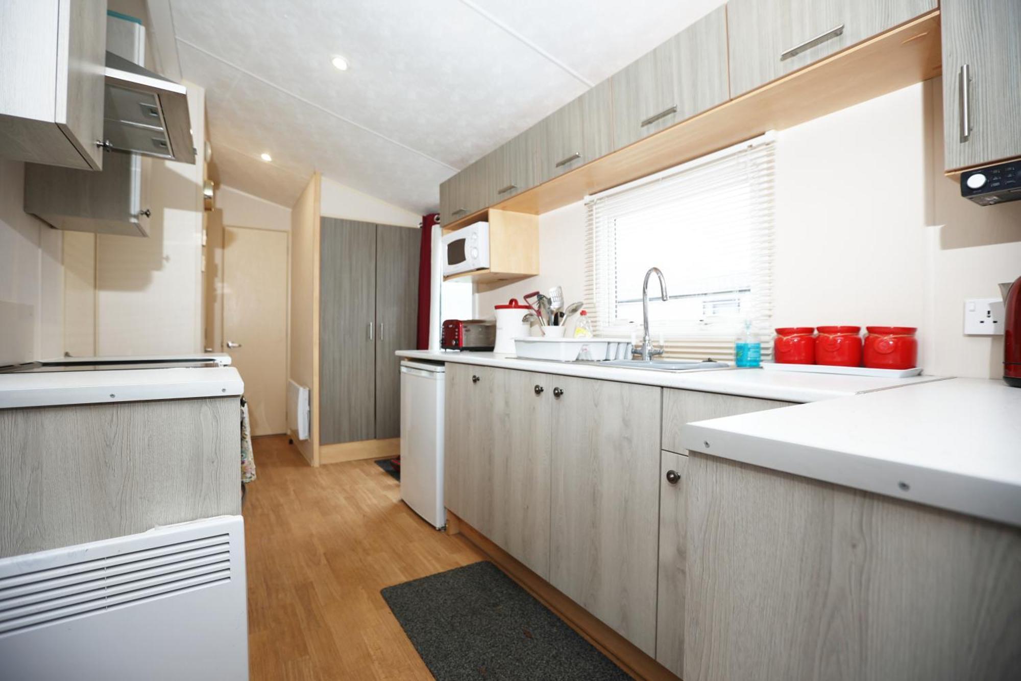 Stunning St1 At Hoburne Cotswold, Breathtaking Views Over Mallard Apartment South Cerney