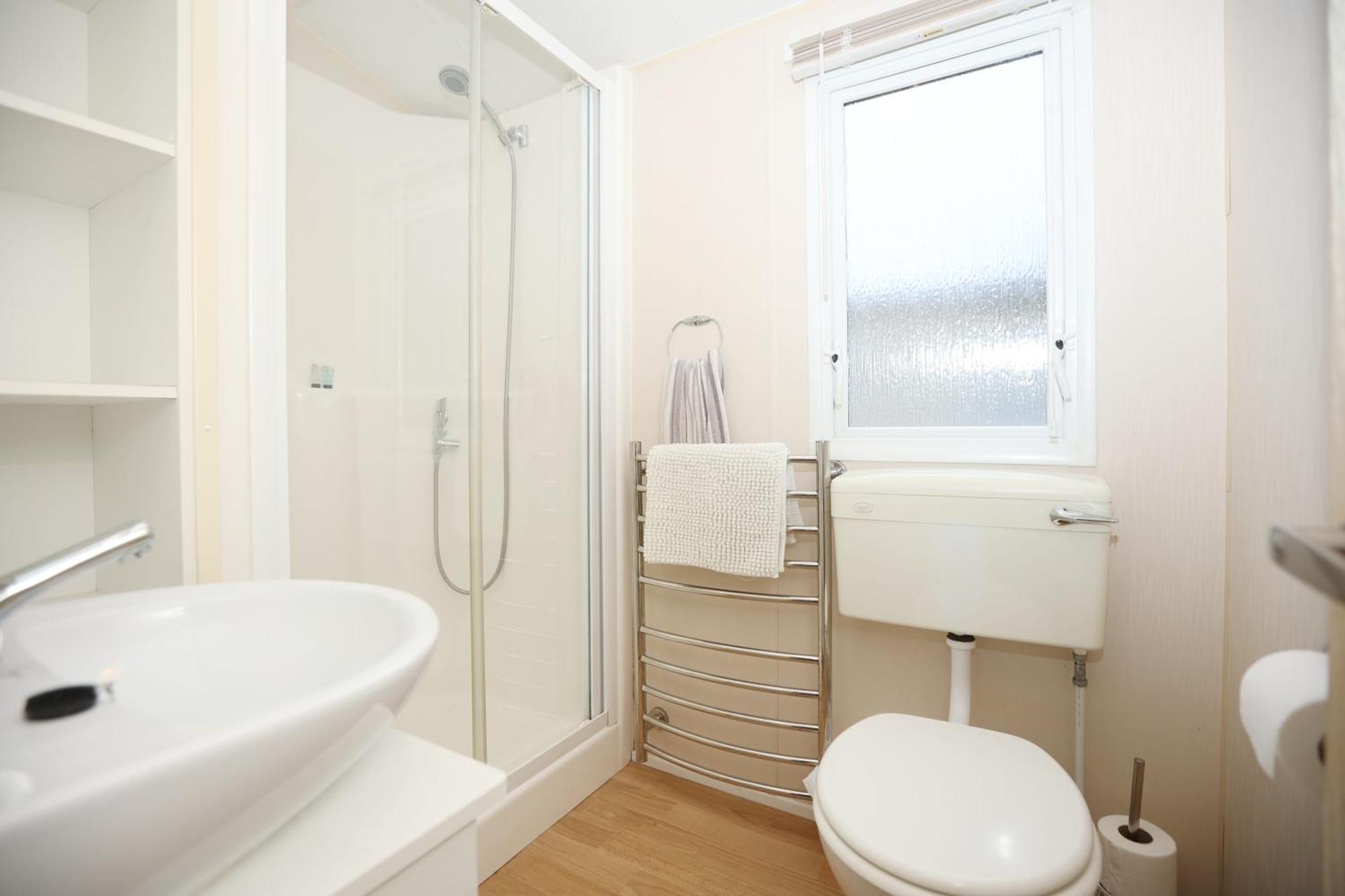 Apartment Stunning St1 At Hoburne Cotswold, Breathtaking Views Over Mallard South Cerney